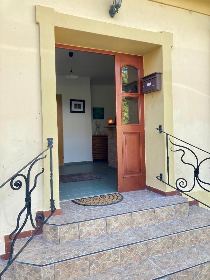Guesthouse Mikulas Mikulov - Free Parking In The City Center Kültér fotó