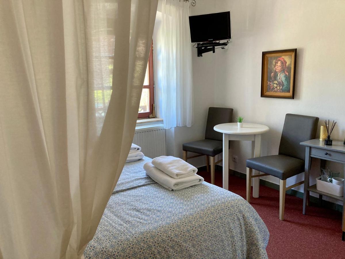 Guesthouse Mikulas Mikulov - Free Parking In The City Center Kültér fotó