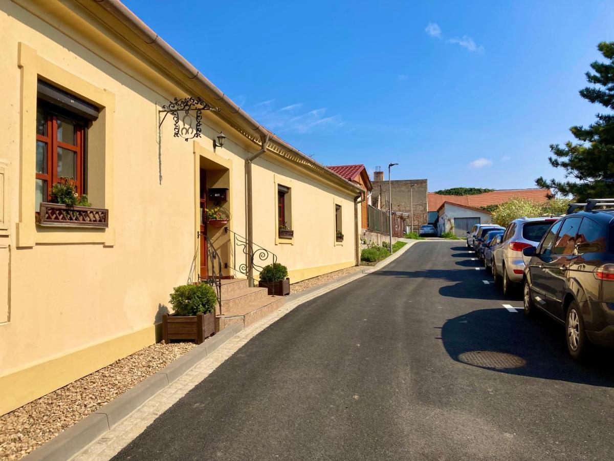 Guesthouse Mikulas Mikulov - Free Parking In The City Center Kültér fotó