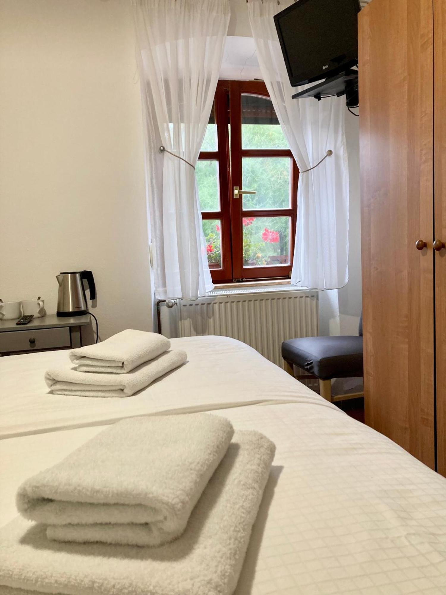 Guesthouse Mikulas Mikulov - Free Parking In The City Center Kültér fotó